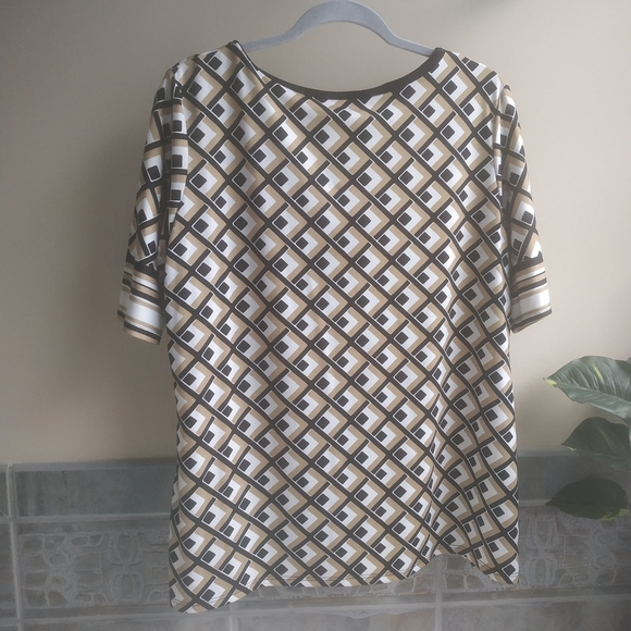 Scoop neck gemstone blouse - Picture 2 of 4